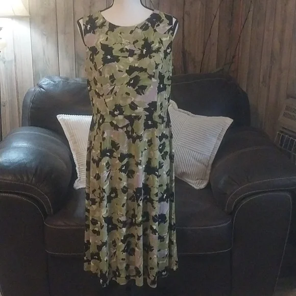 Black and Green Floral Midi Dress Size 10 - Picture 2 of 9